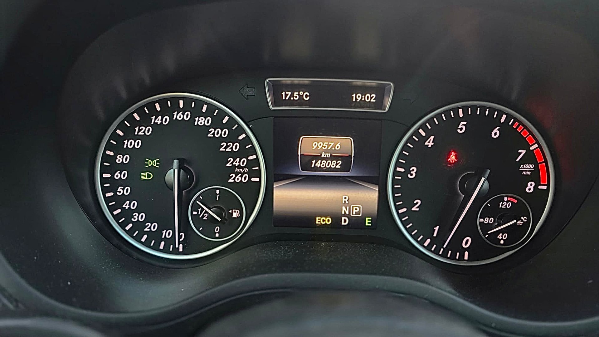 MERCEDES-BENZ B 220 4Matic 7G-DCT-image-12