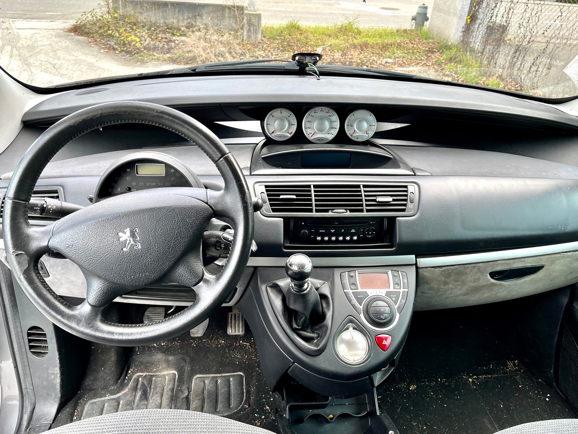 PEUGEOT 807 2.0 16V HDi (ST) Family+-image-5