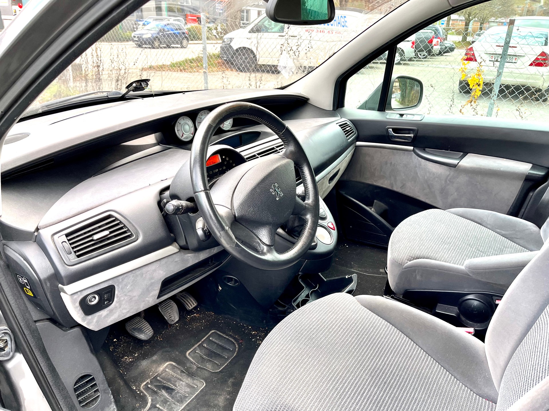 PEUGEOT 807 2.0 16V HDi (ST) Family+-image-15
