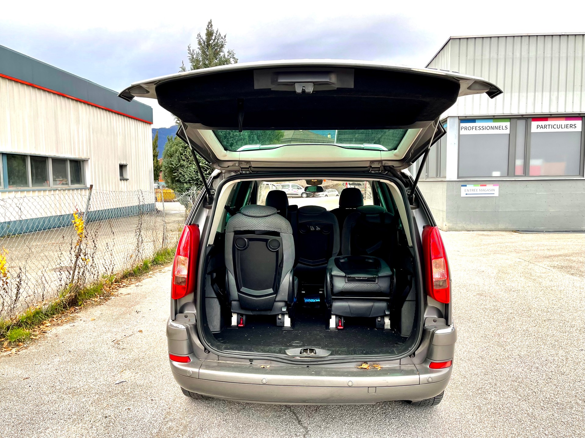PEUGEOT 807 2.0 16V HDi (ST) Family+-image-3