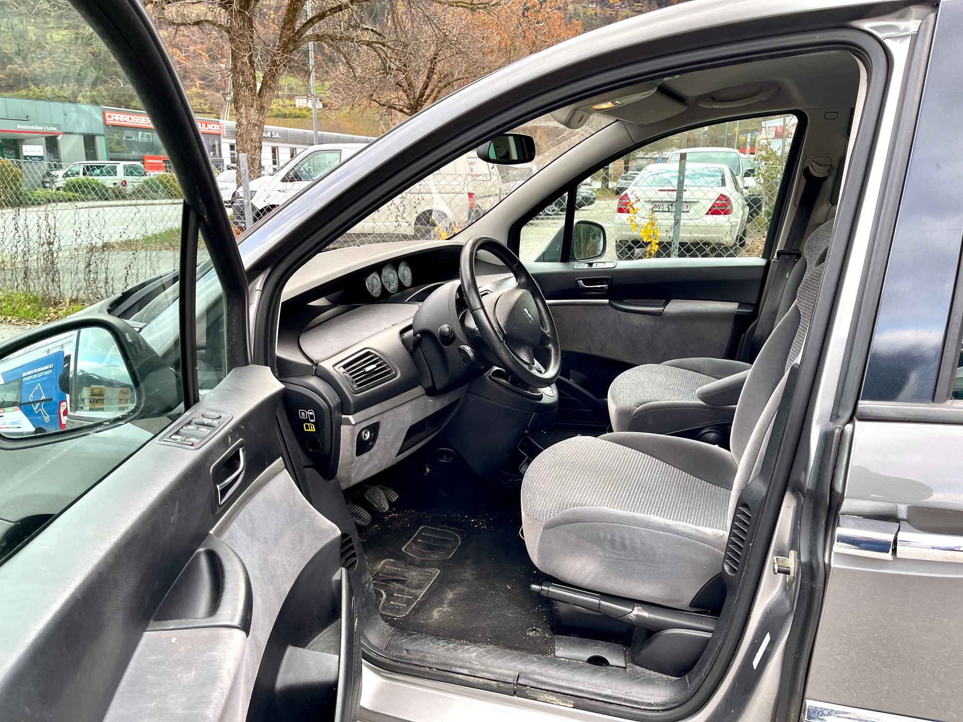 PEUGEOT 807 2.0 16V HDi (ST) Family+-image-4