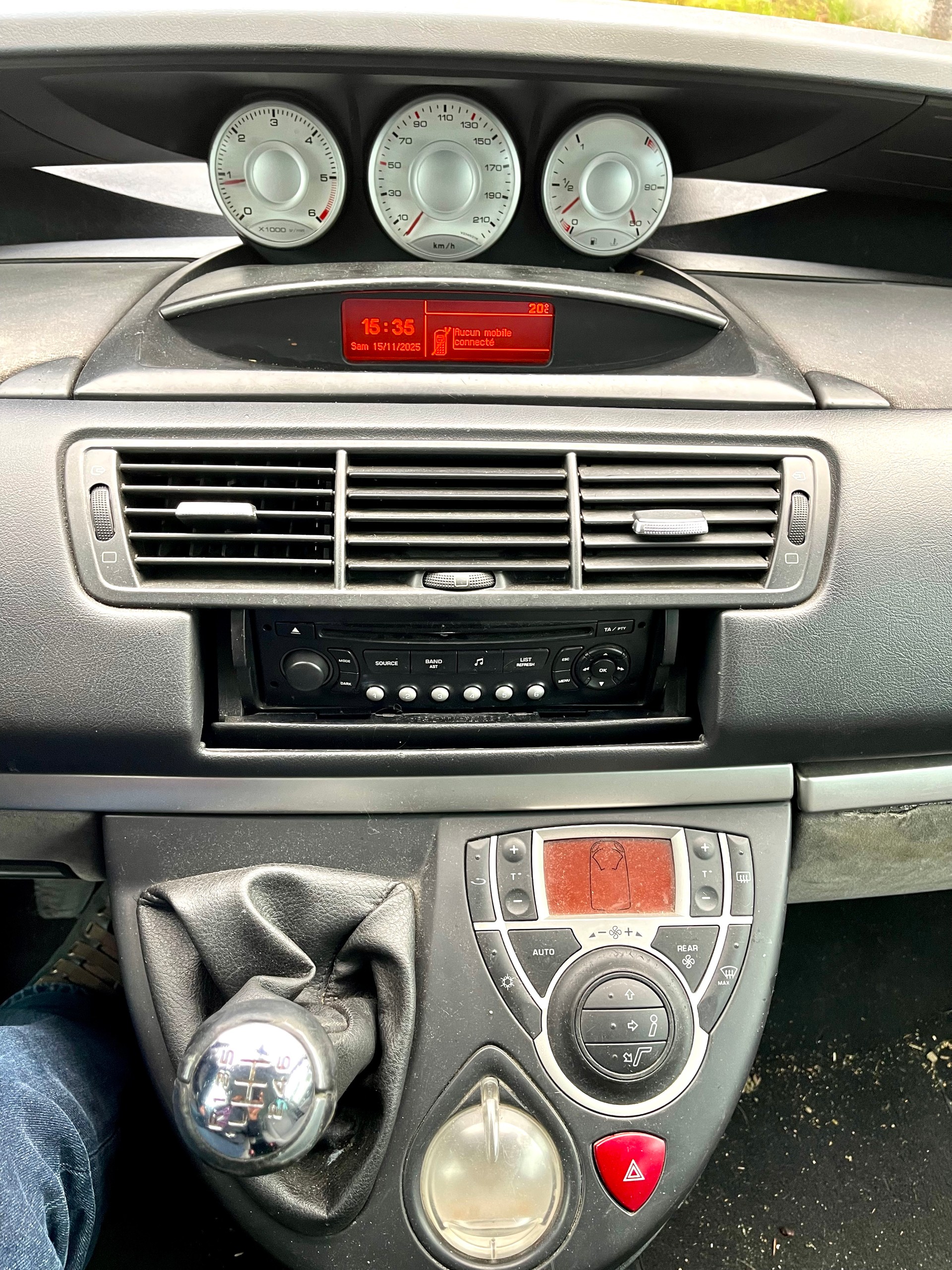 PEUGEOT 807 2.0 16V HDi (ST) Family+-image-12