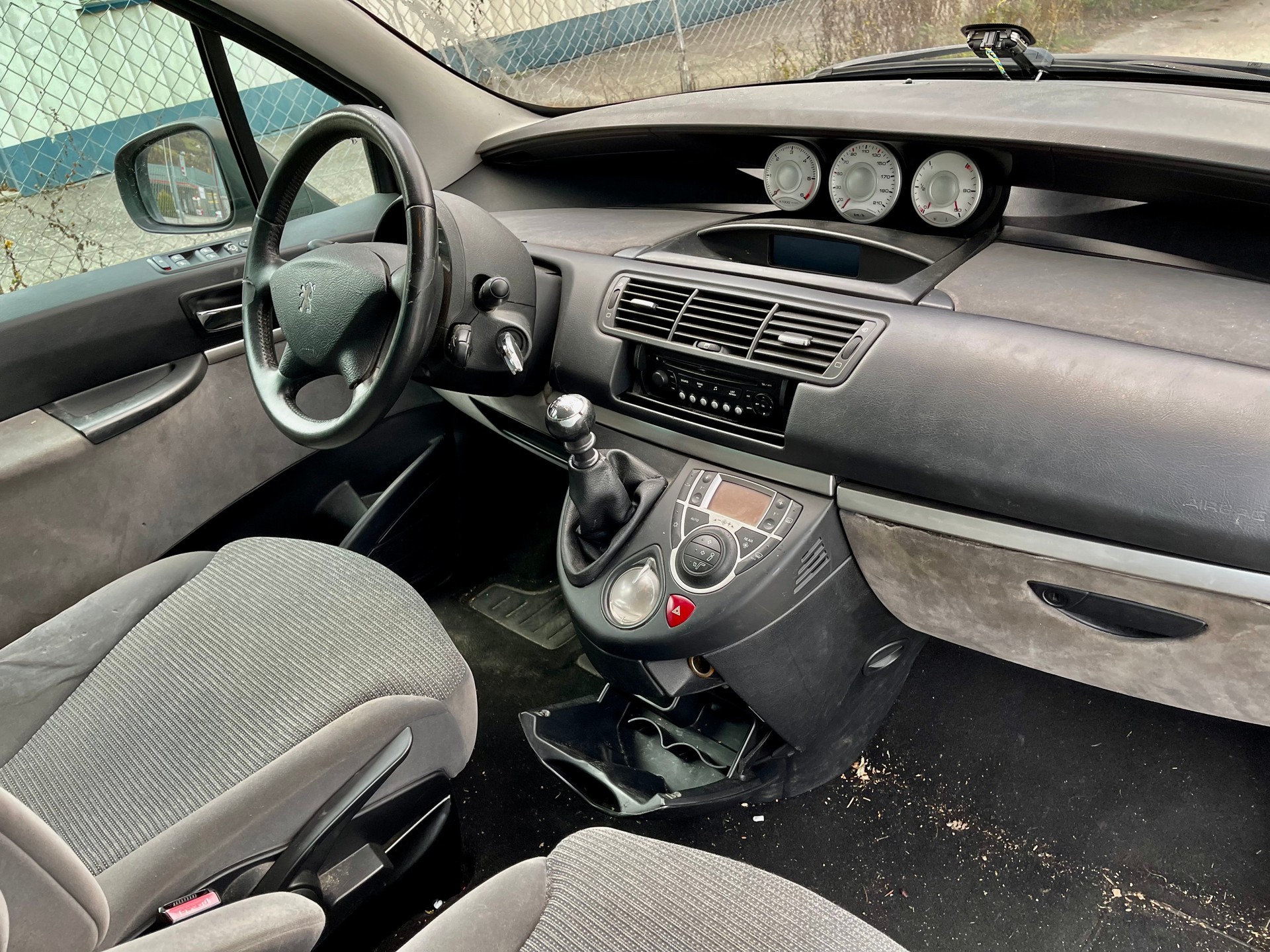 PEUGEOT 807 2.0 16V HDi (ST) Family+-image-22