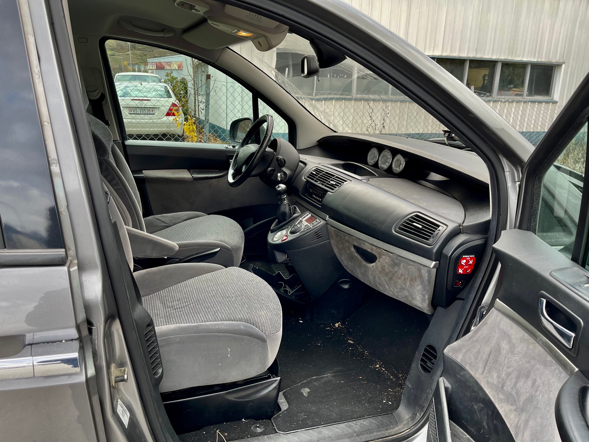 PEUGEOT 807 2.0 16V HDi (ST) Family+-image-21