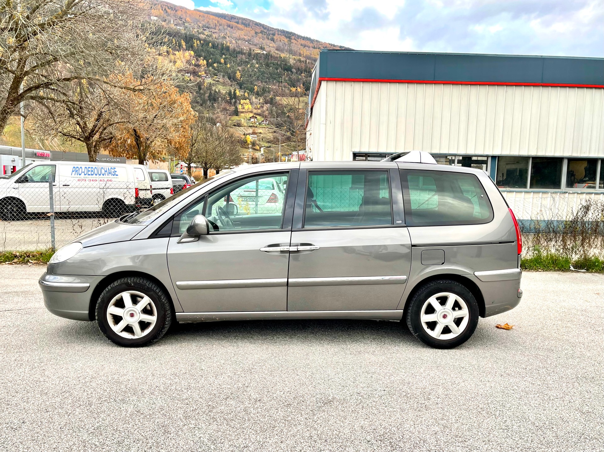 PEUGEOT 807 2.0 16V HDi (ST) Family+-image-9