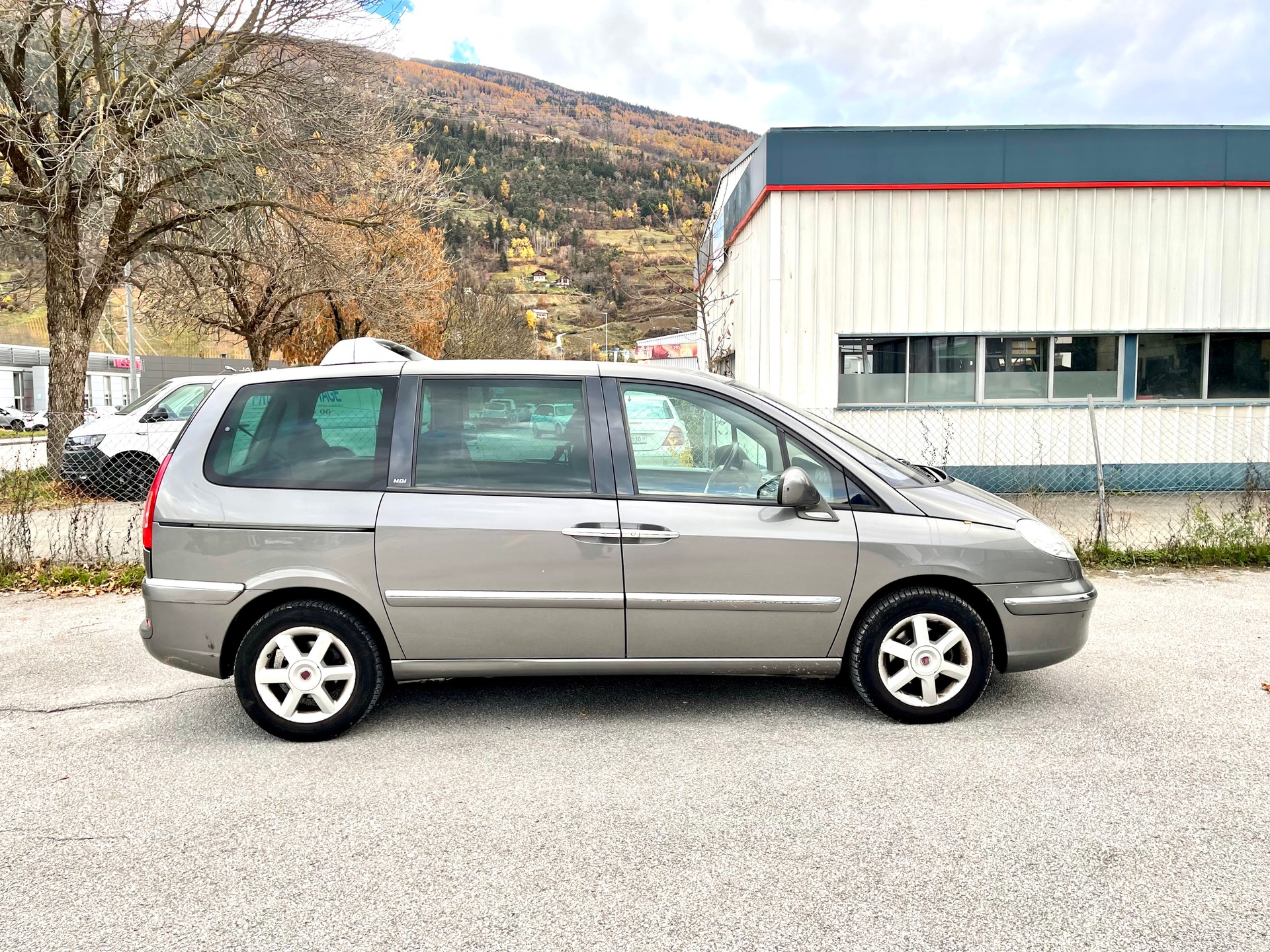 PEUGEOT 807 2.0 16V HDi (ST) Family+-image-1