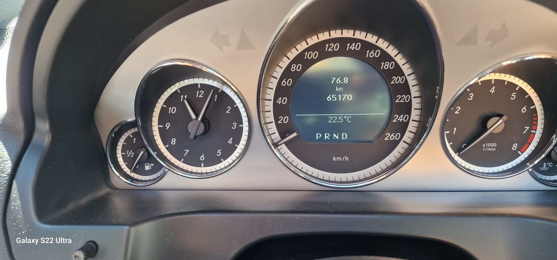MERCEDES-BENZ E 250 CGI BlueEfficiency Automatic-image-15