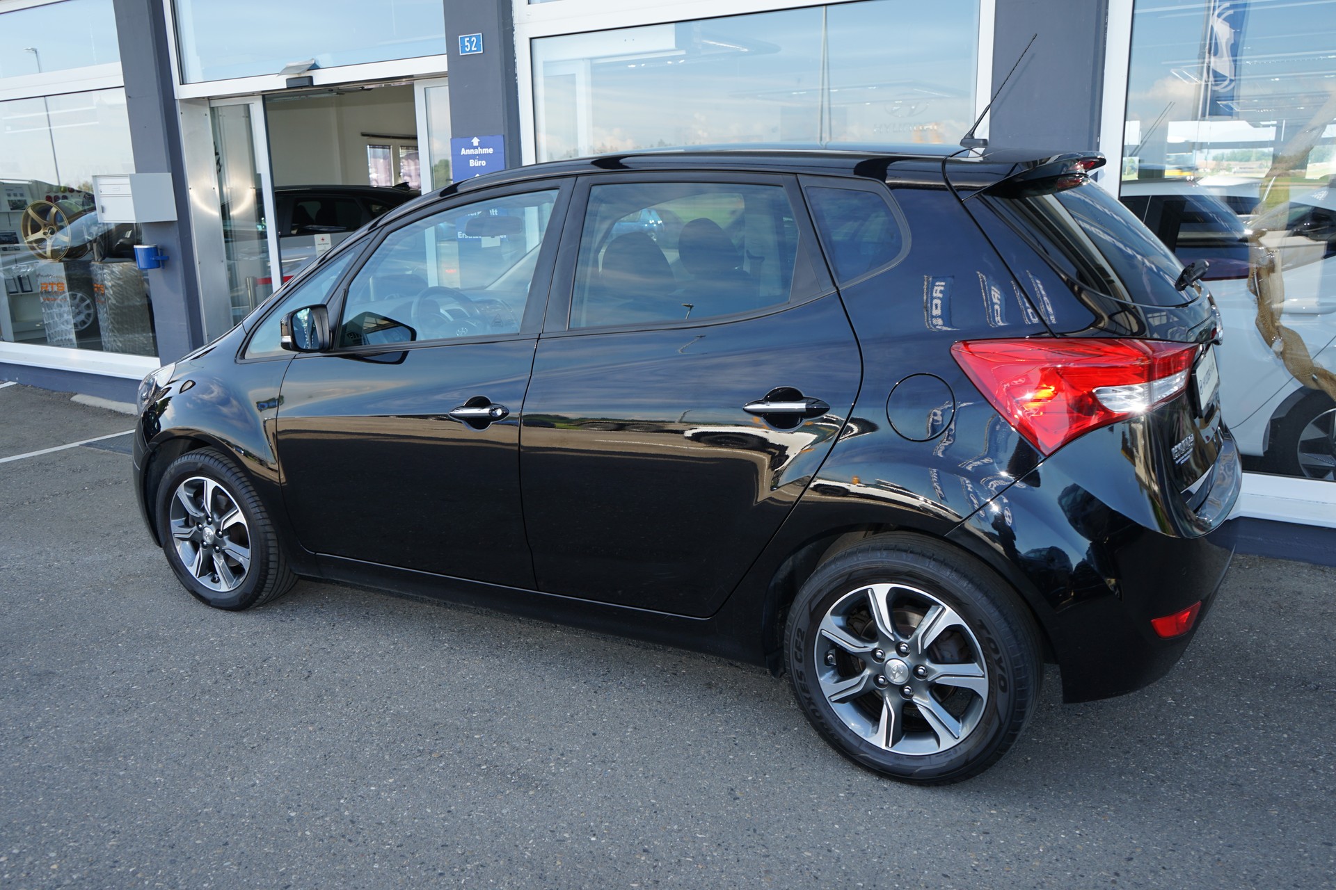 HYUNDAI iX20 1.6 Amplia Automatic-image-3