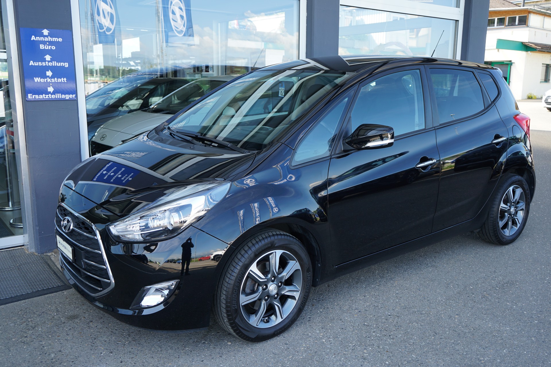 HYUNDAI iX20 1.6 Amplia Automatic-image-0