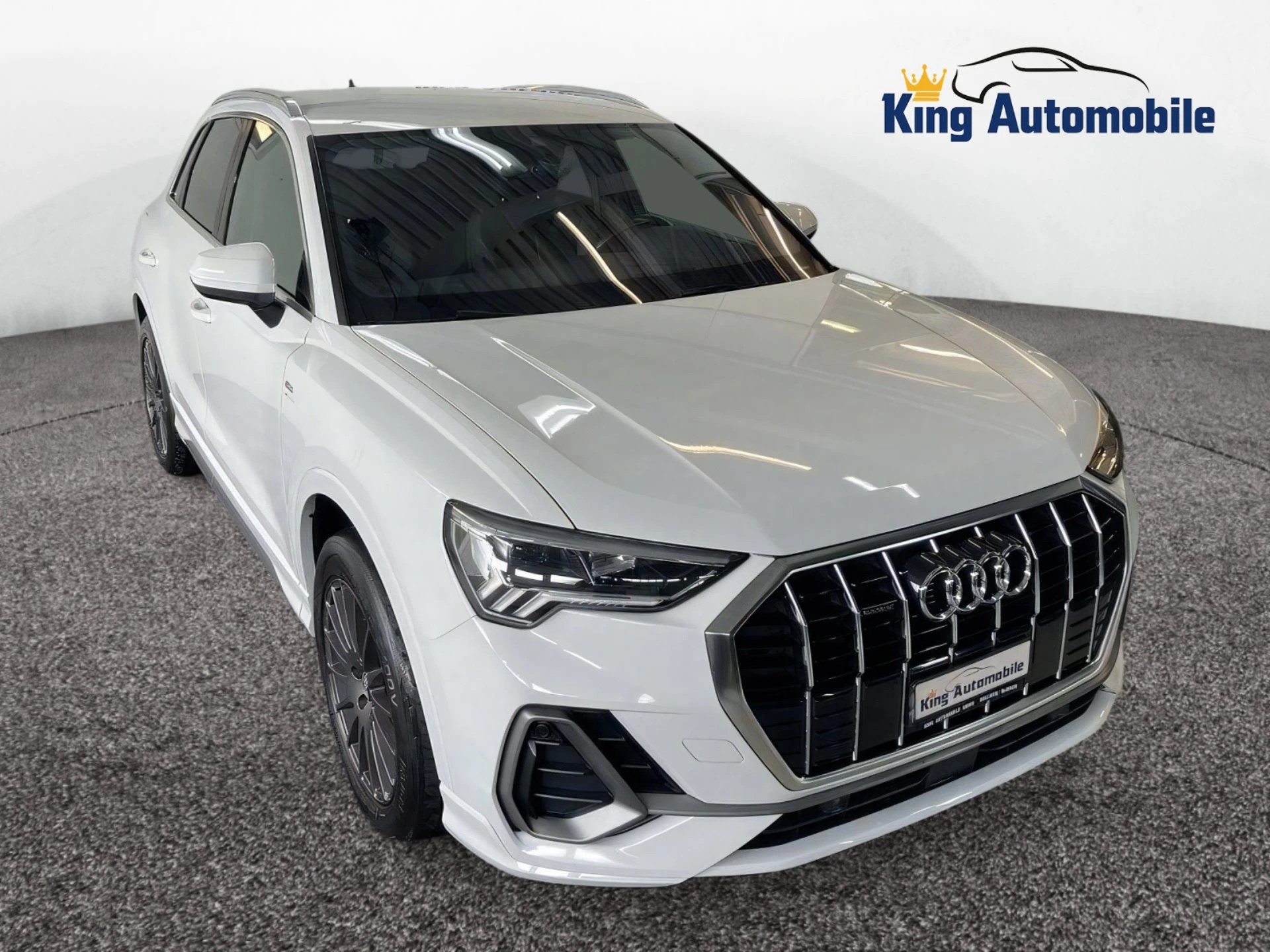 AUDI Q3 40 TFSI S line quattro S-tronic-image-3