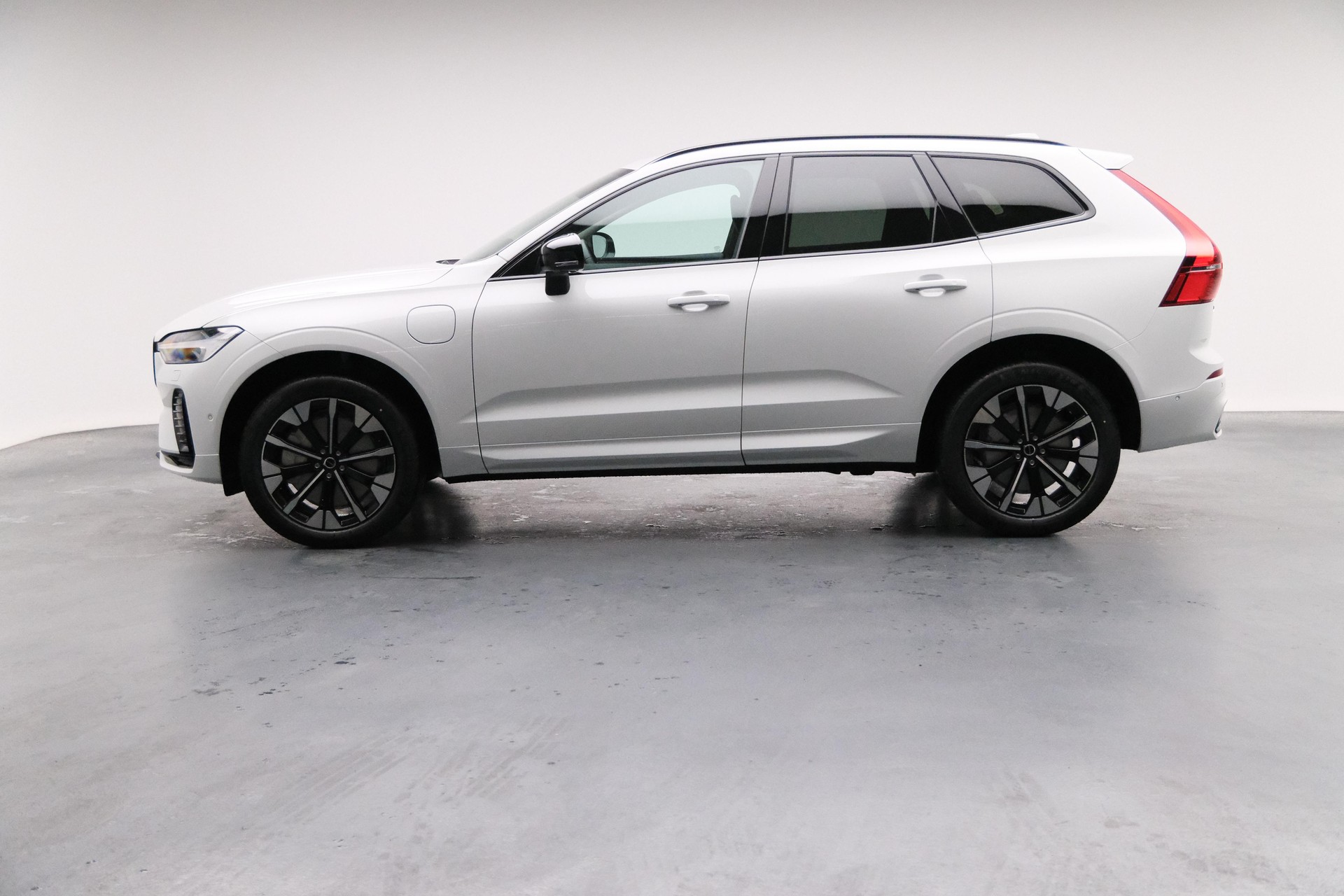 VOLVO XC60 2.0 T6 TE Ultra Dark eAWD-image-2