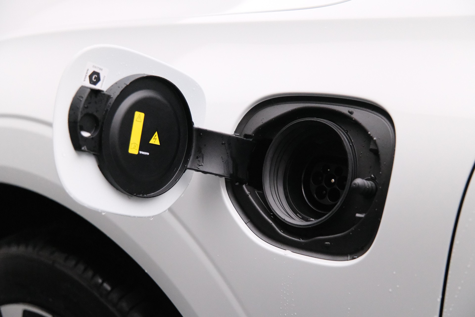 VOLVO XC60 2.0 T6 TE Ultra Dark eAWD-image-6