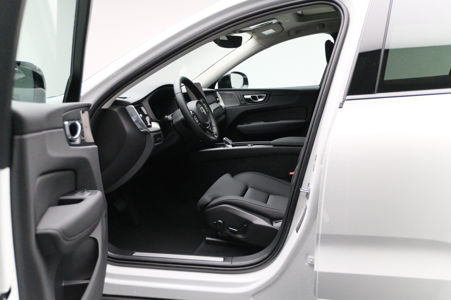 VOLVO XC60 2.0 T6 TE Ultra Dark eAWD-image-7