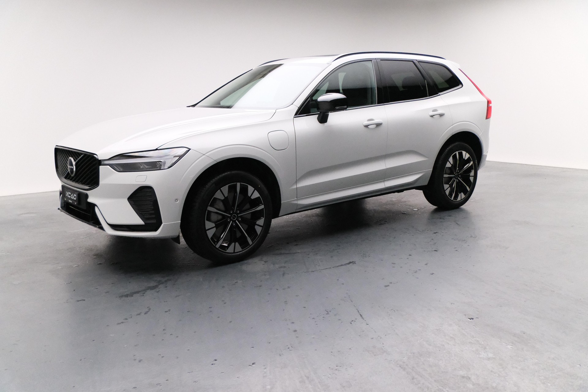VOLVO XC60 2.0 T6 TE Ultra Dark eAWD-image-1