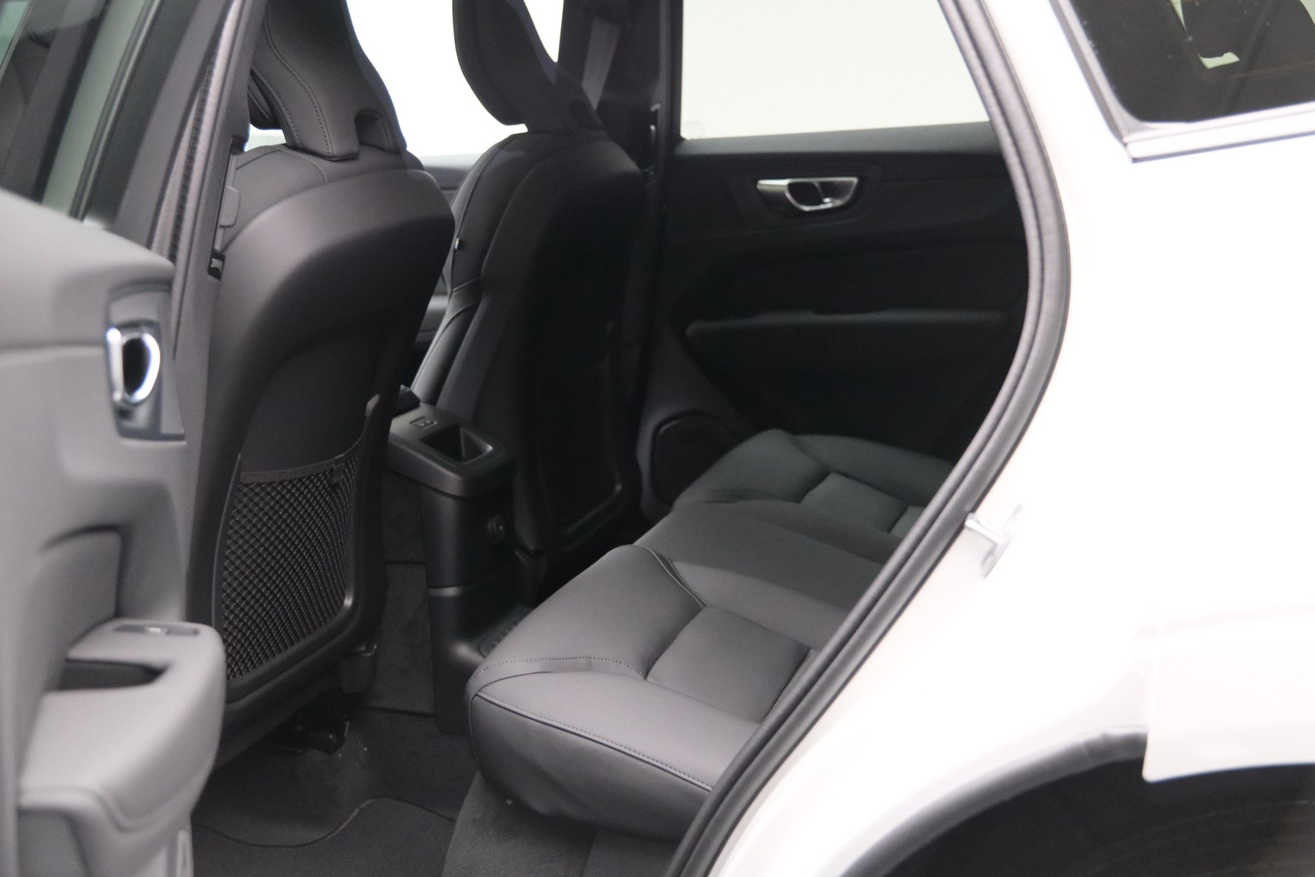 VOLVO XC60 2.0 T6 TE Ultra Dark eAWD-image-17