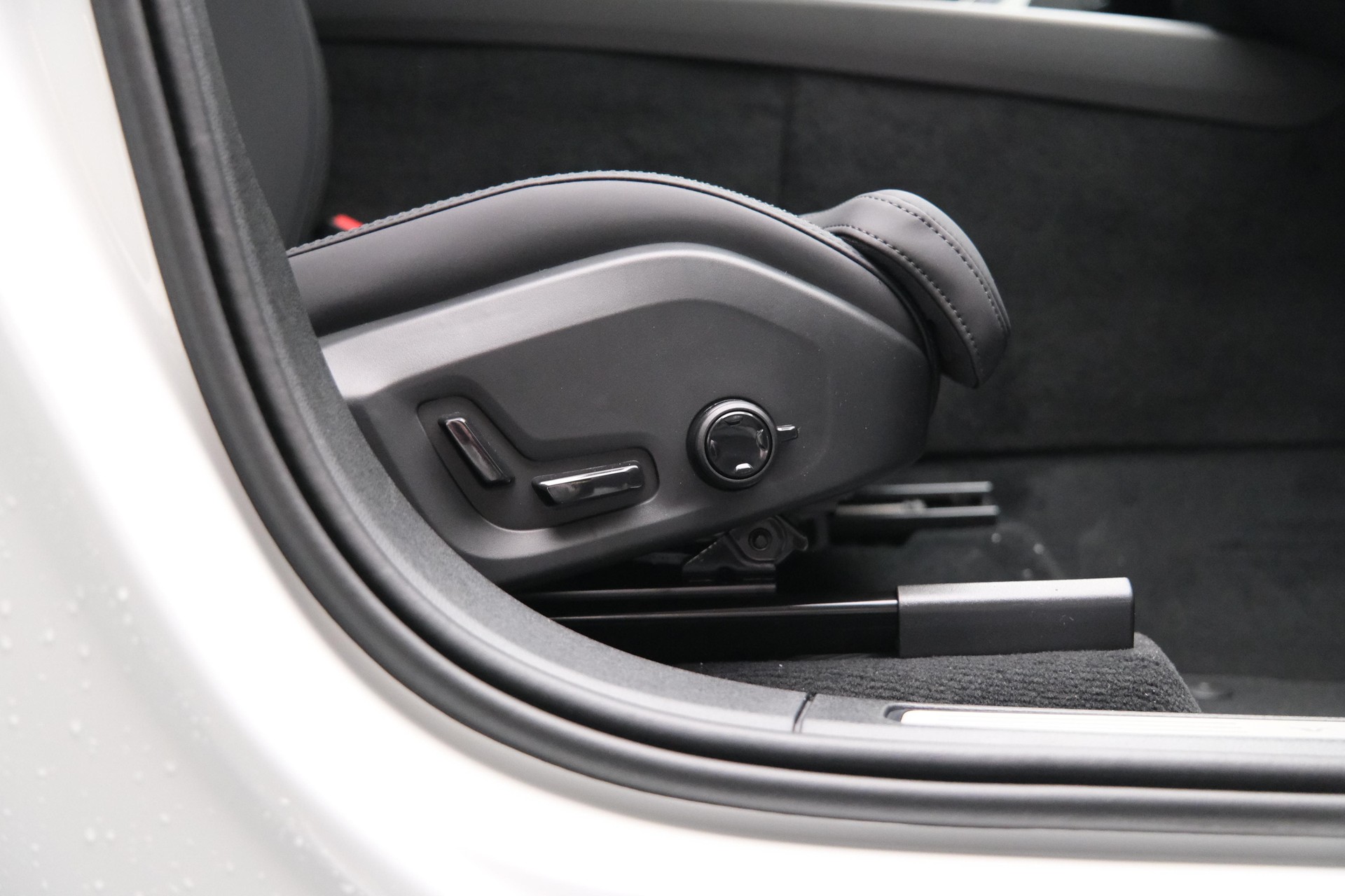 VOLVO XC60 2.0 T6 TE Ultra Dark eAWD-image-32