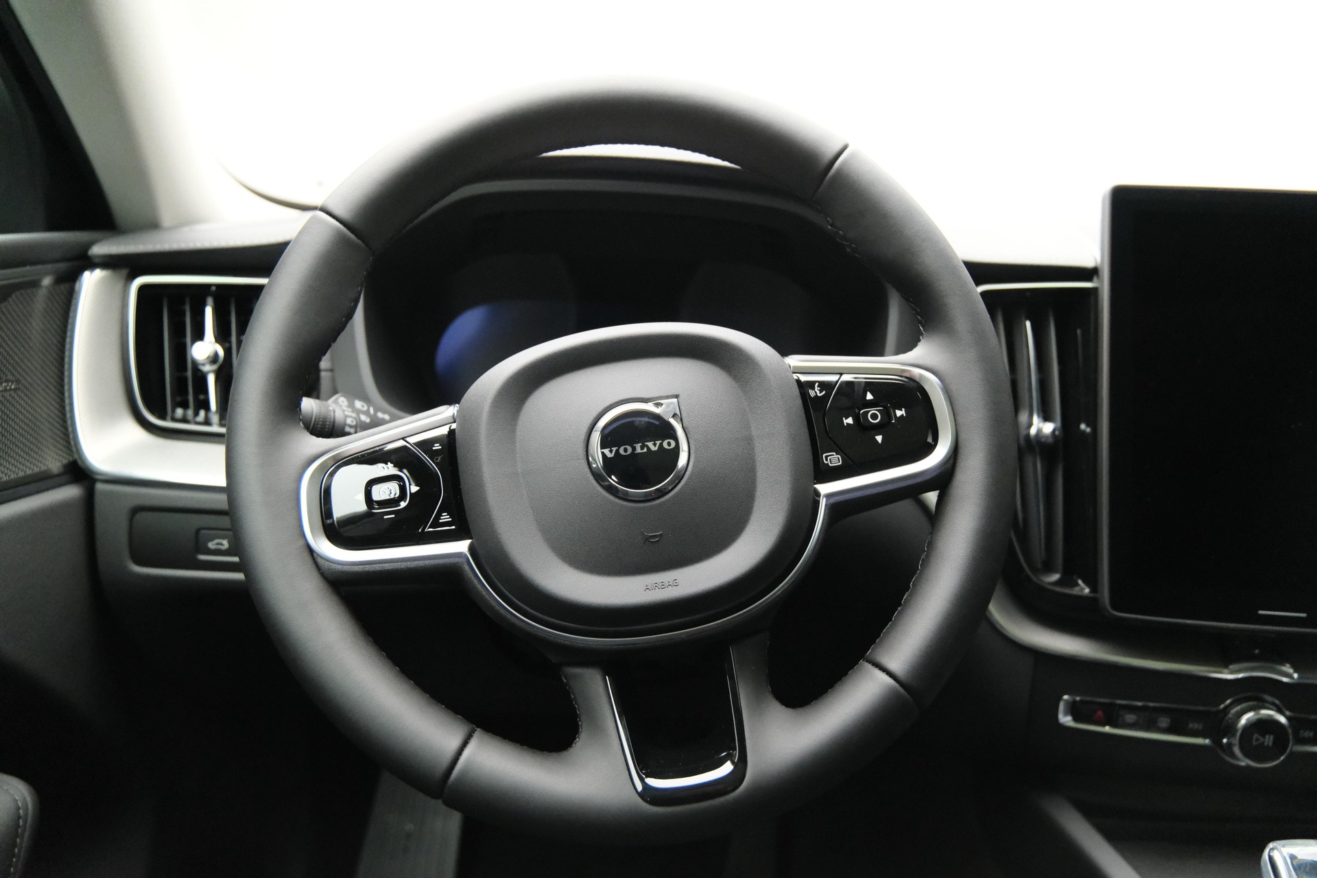 VOLVO XC60 2.0 T6 TE Ultra Dark eAWD-image-20
