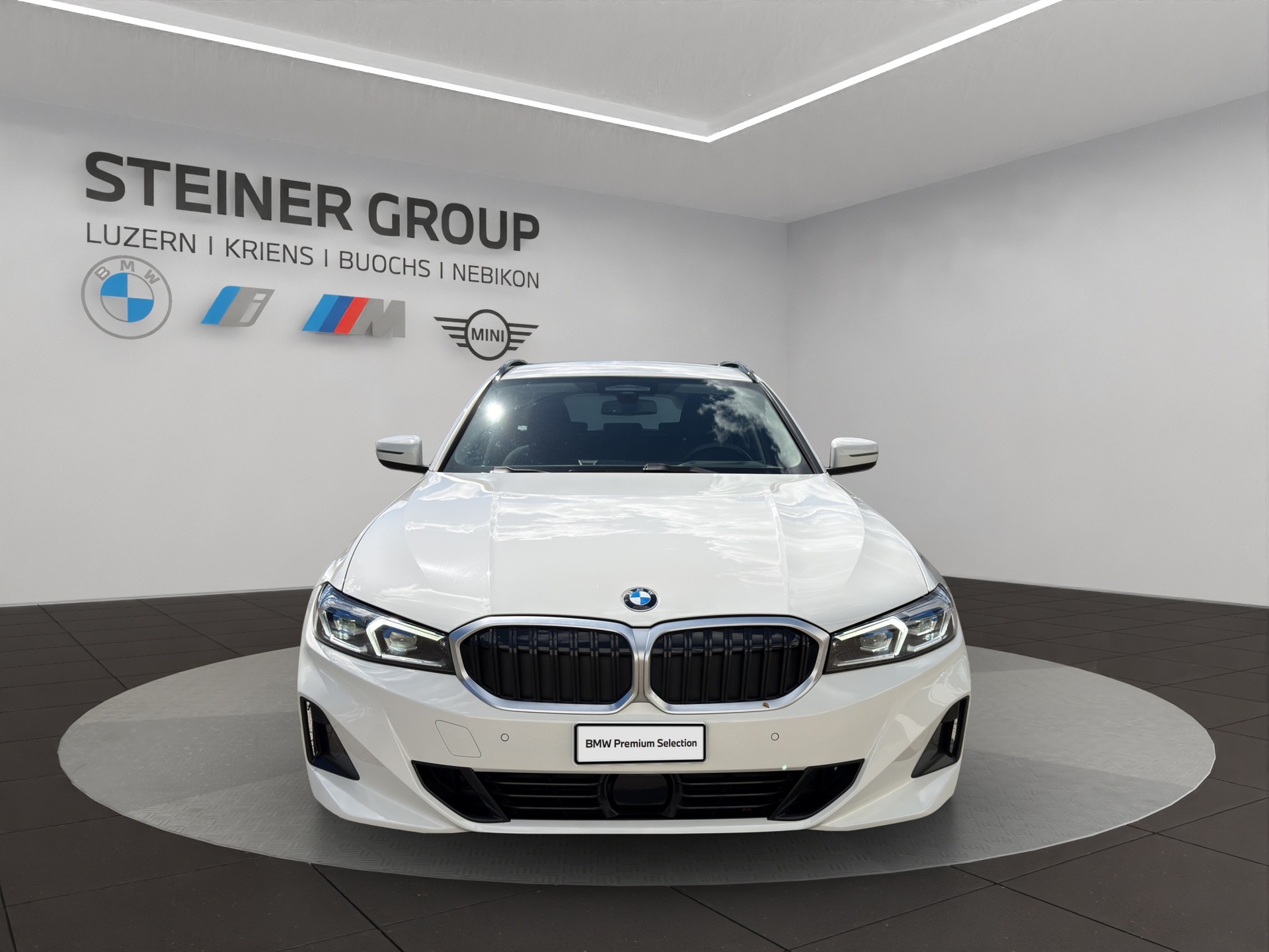 BMW 320d xDrive 48V Touring Steptronic-showroom-element-1
