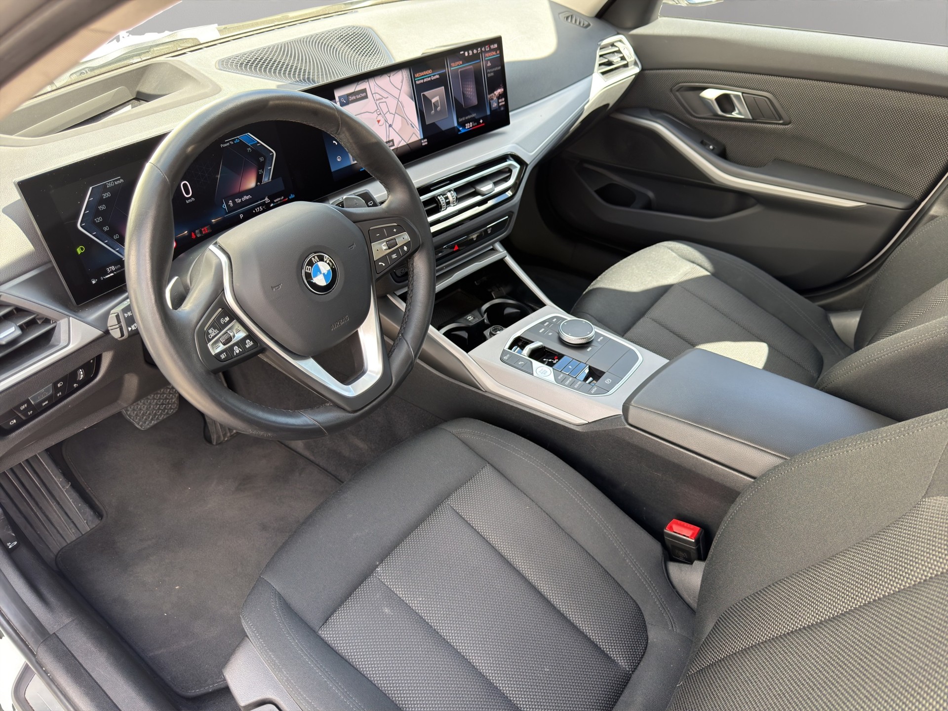 BMW 320d xDrive 48V Touring Steptronic-image-9