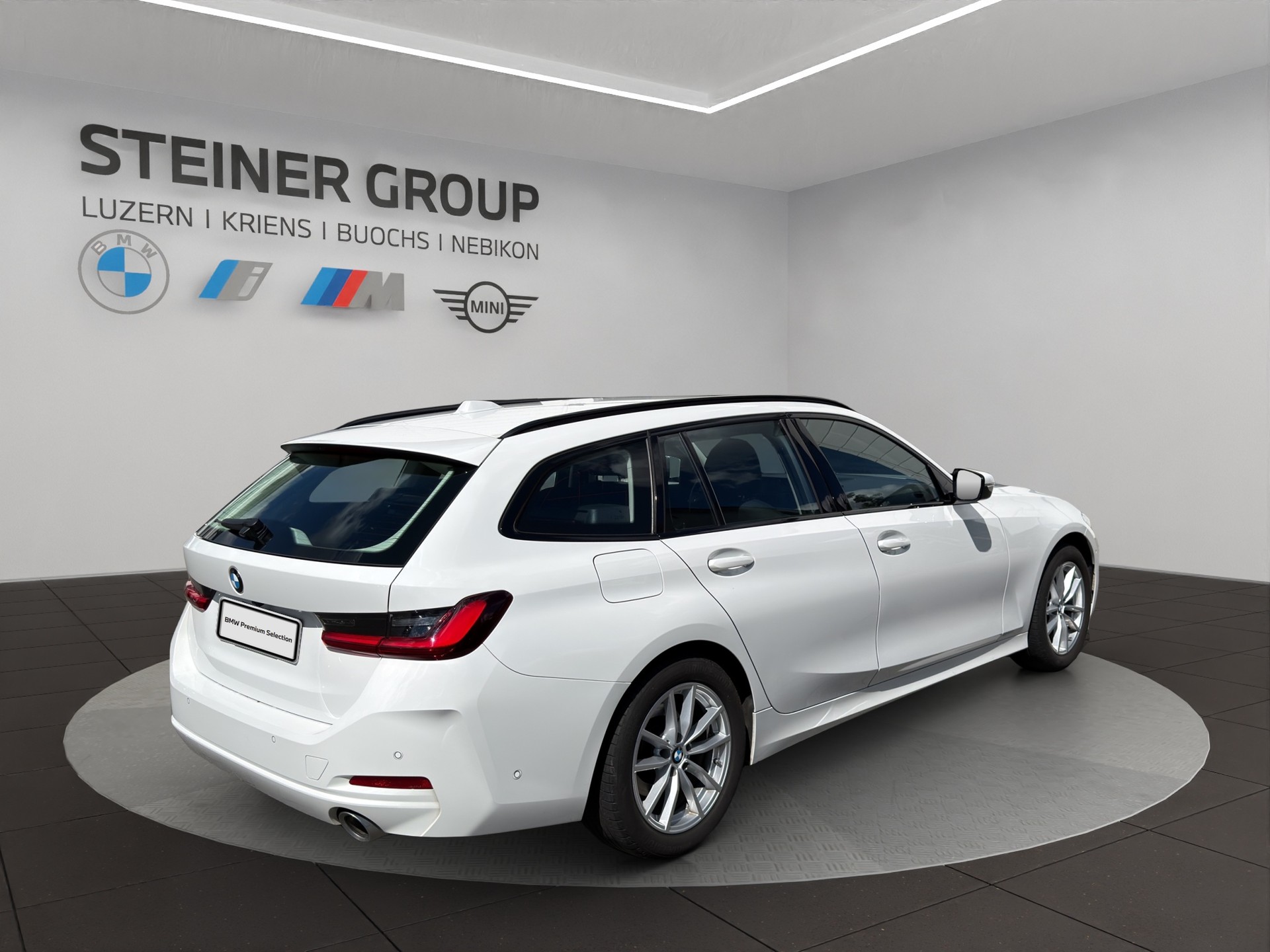 BMW 320d xDrive 48V Touring Steptronic-image-4