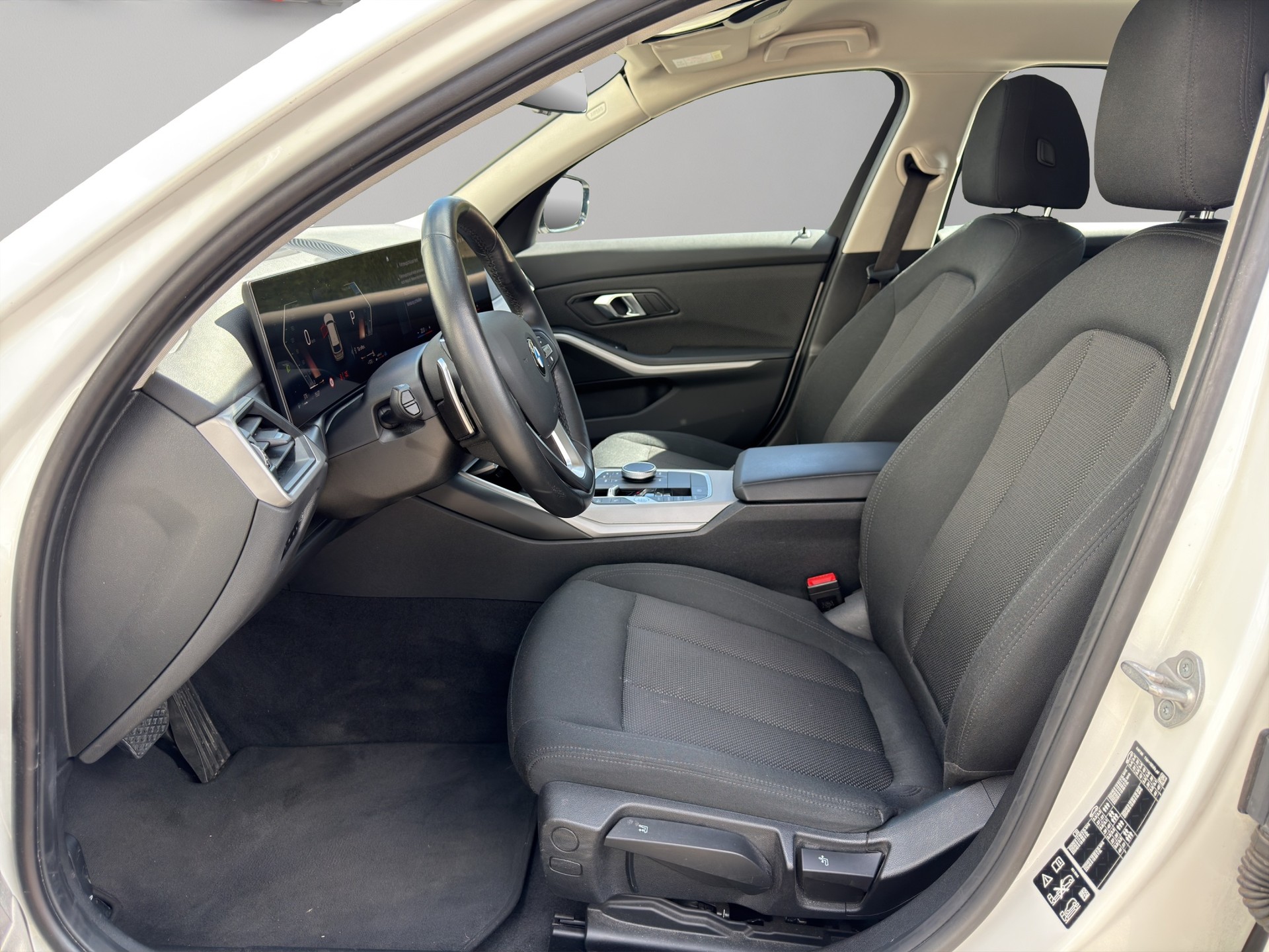 BMW 320d xDrive 48V Touring Steptronic-image-14