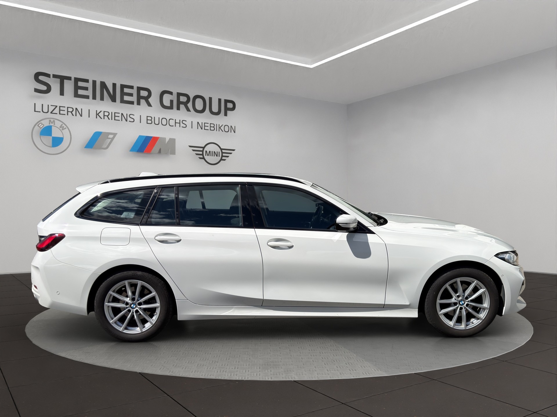 BMW 320d xDrive 48V Touring Steptronic-showroom-element-3