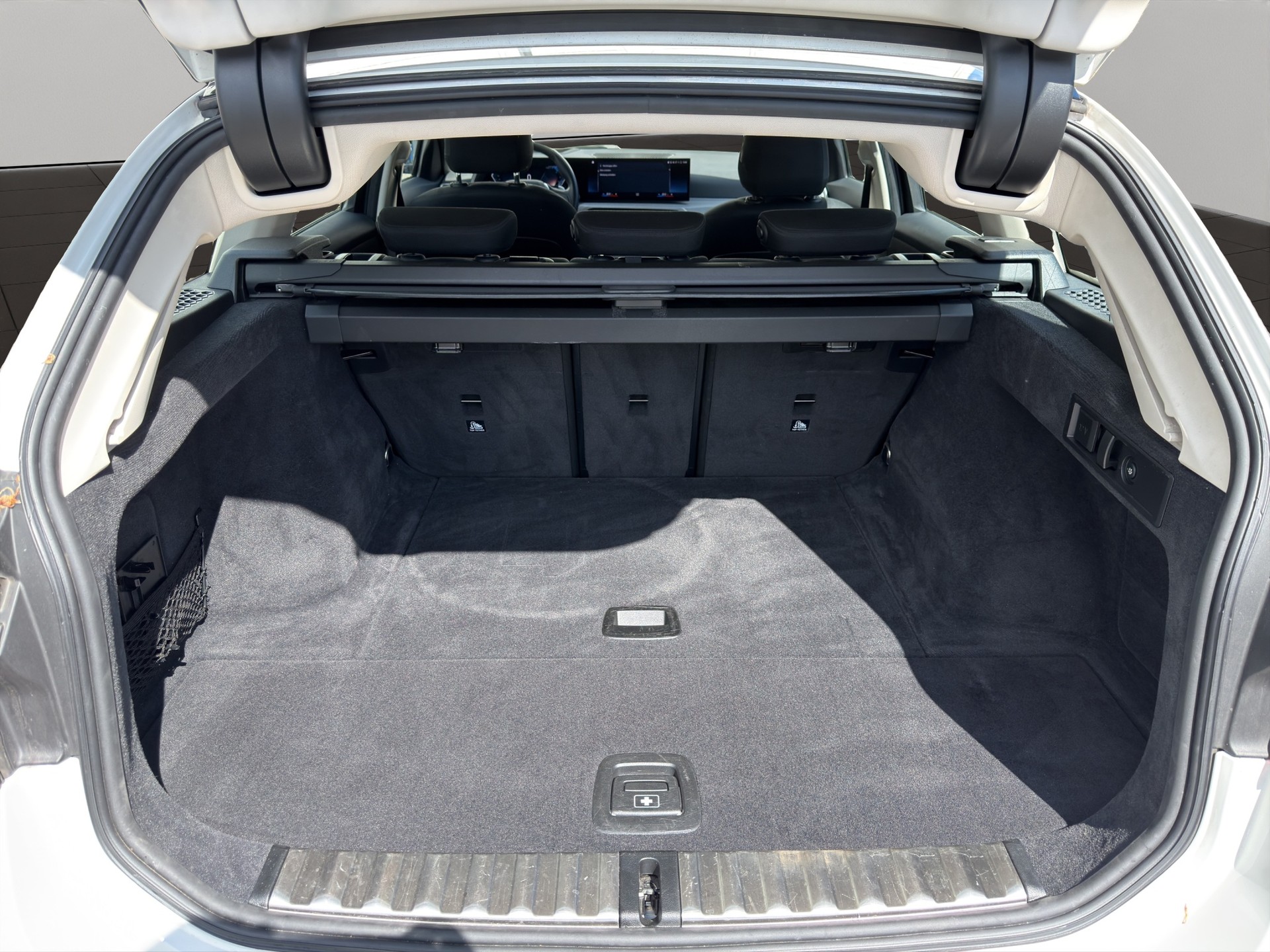 BMW 320d xDrive 48V Touring Steptronic-image-18