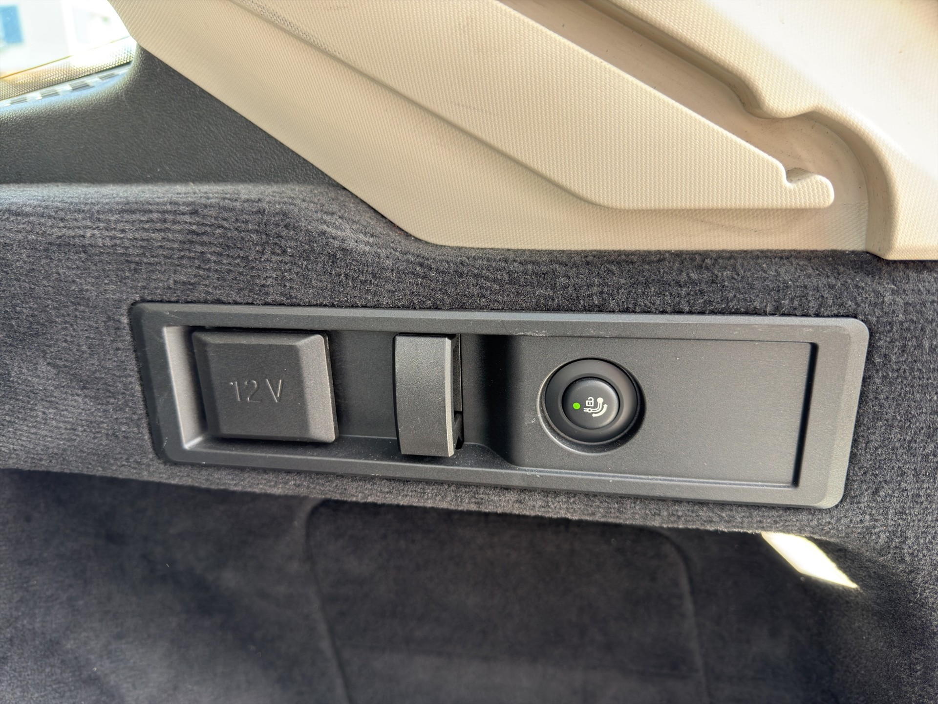 BMW 320d xDrive 48V Touring Steptronic-image-19