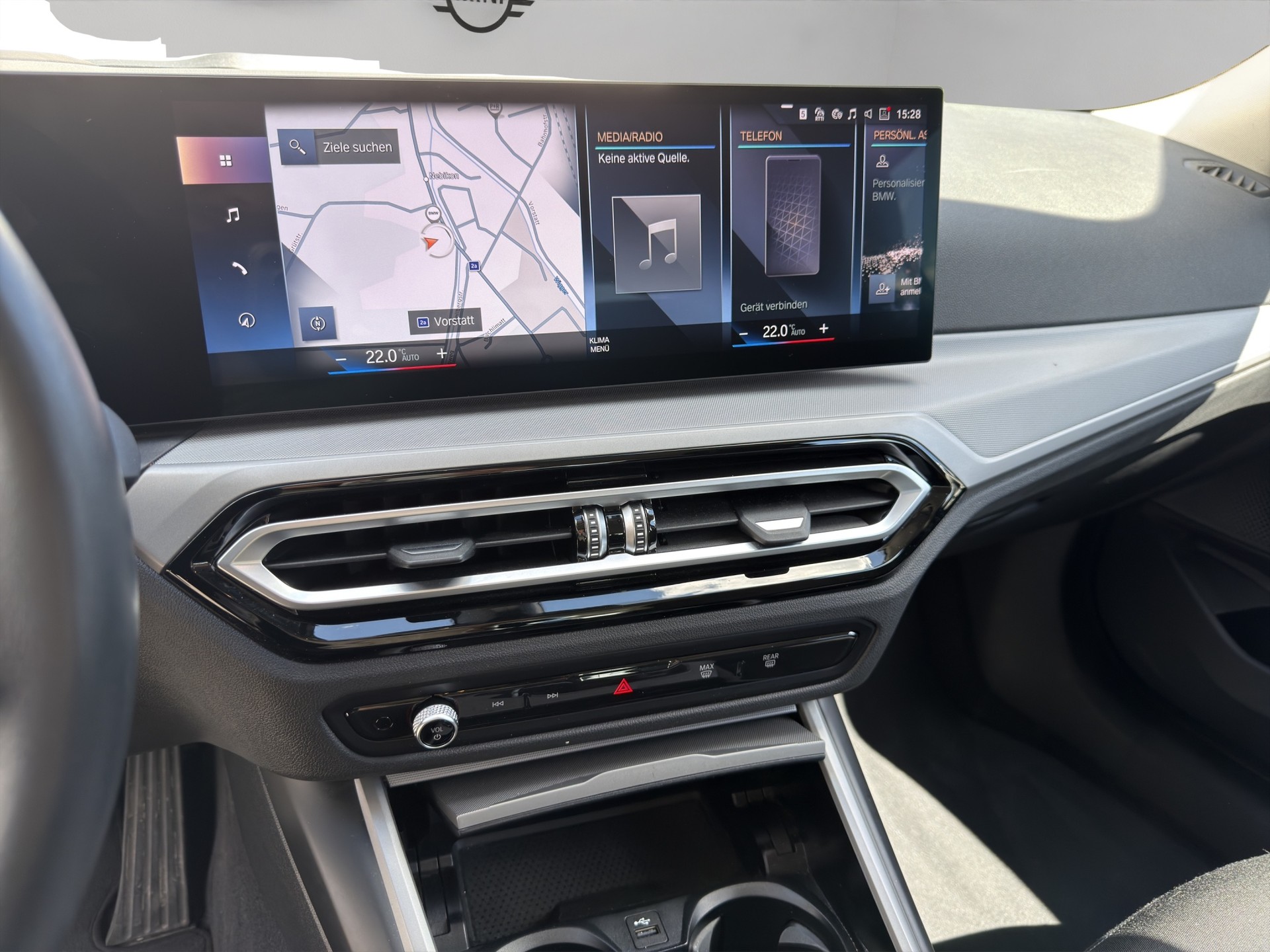BMW 320d xDrive 48V Touring Steptronic-image-13