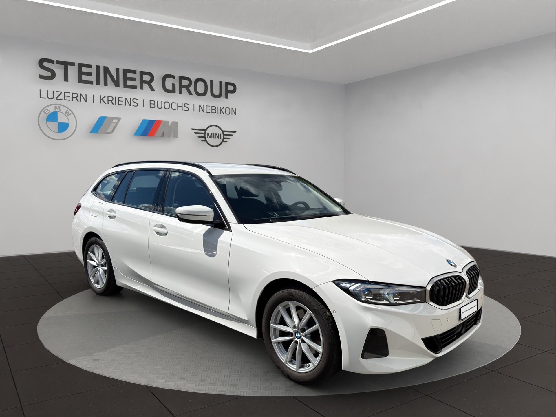 BMW 320d xDrive 48V Touring Steptronic-showroom-element-2