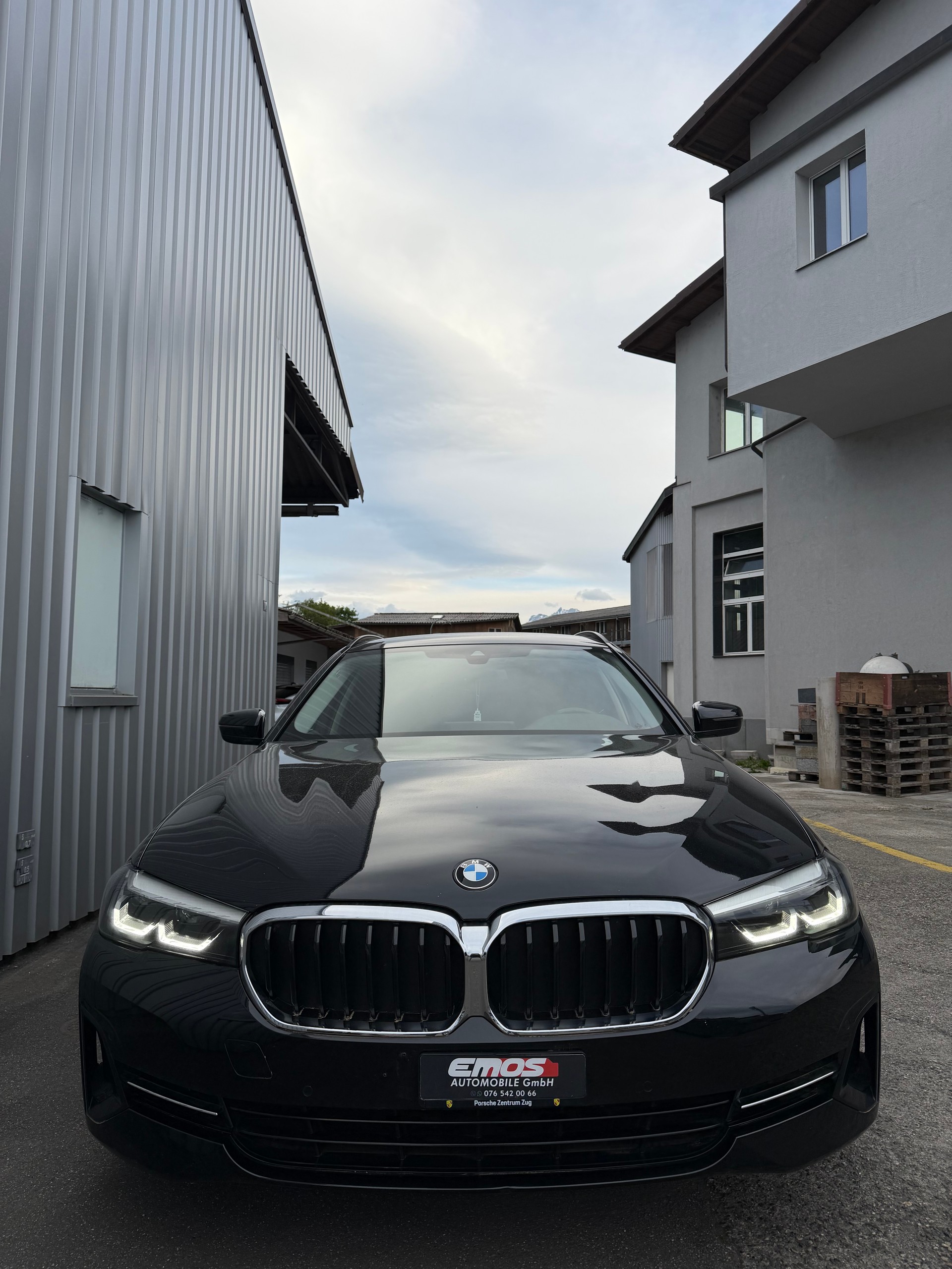 BMW 520d xDrive 48V Touring Steptronic-image-1
