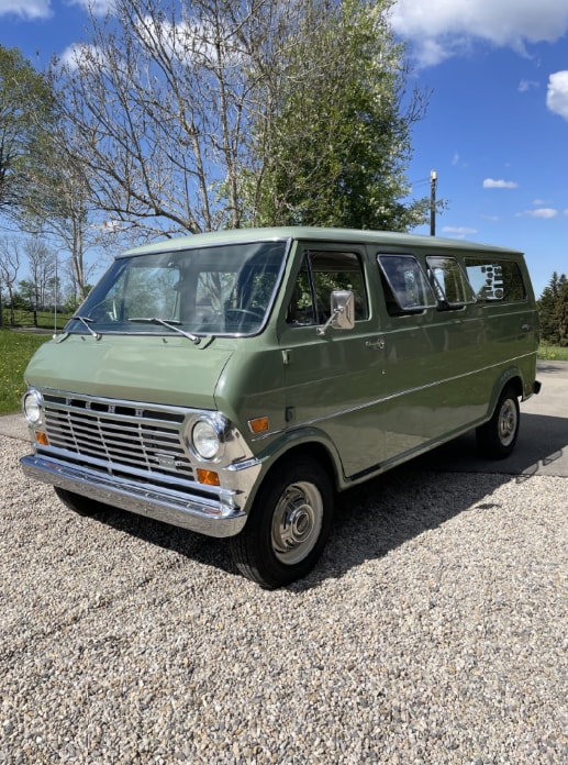 FORD E330 Club Wagon Château-image-2