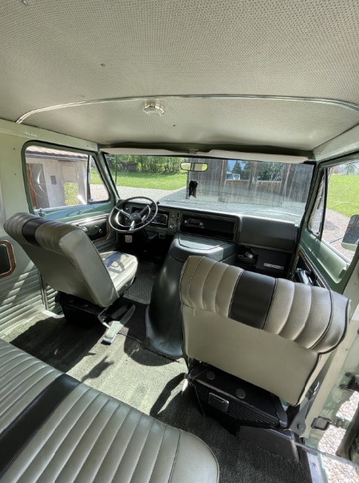 FORD E330 Club Wagon Château-image-8