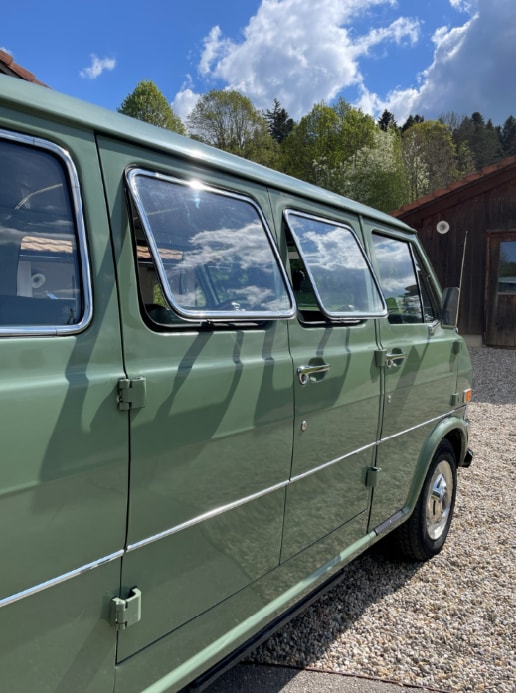 FORD E330 Club Wagon Château-image-5
