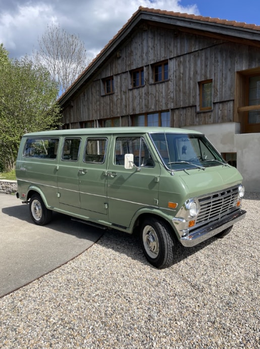 FORD E330 Club Wagon Château-image-0