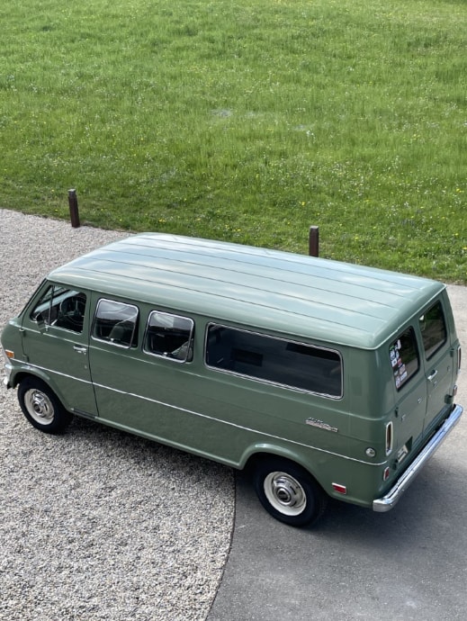 FORD E330 Club Wagon Château-image-4