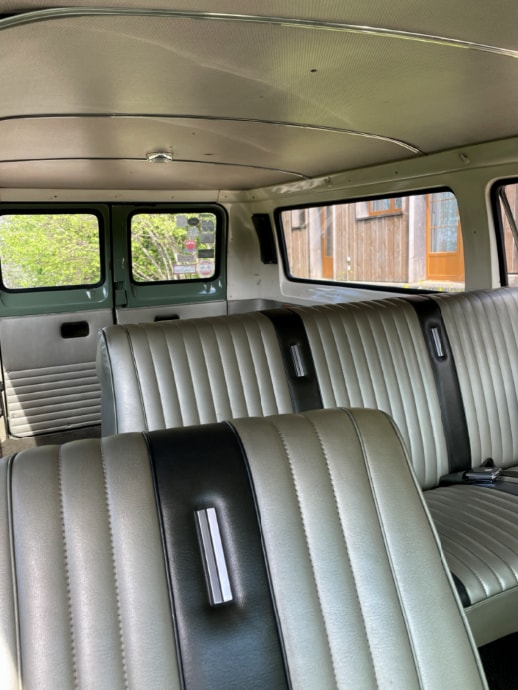 FORD E330 Club Wagon Château-image-10