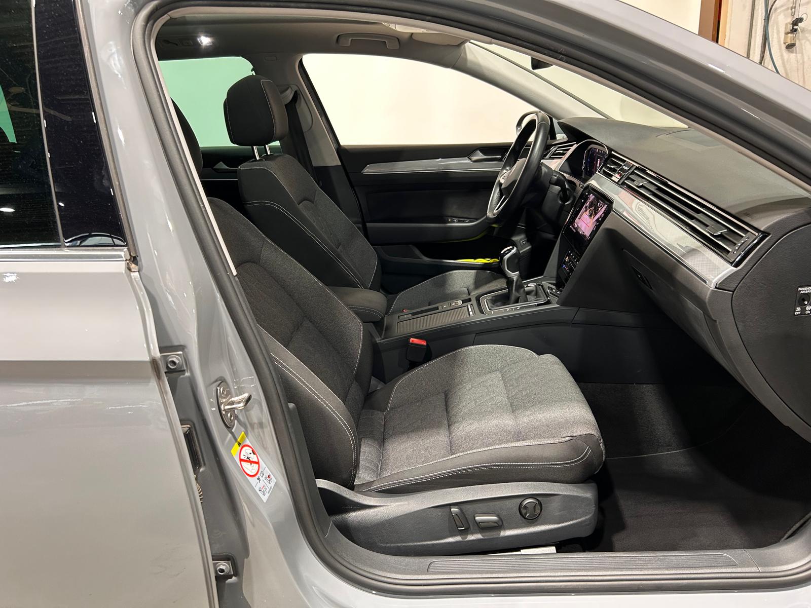 VW Passat Variant 2.0 TDI 150 Business CH FAHRZEUG-image-9