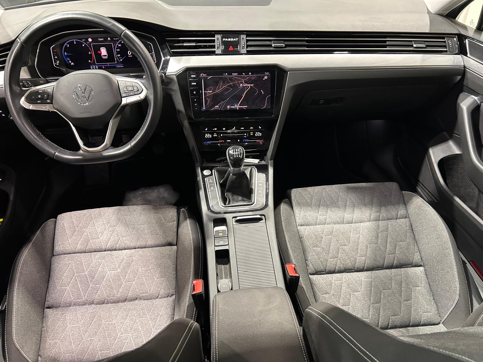 VW Passat Variant 2.0 TDI 150 Business CH FAHRZEUG-image-13