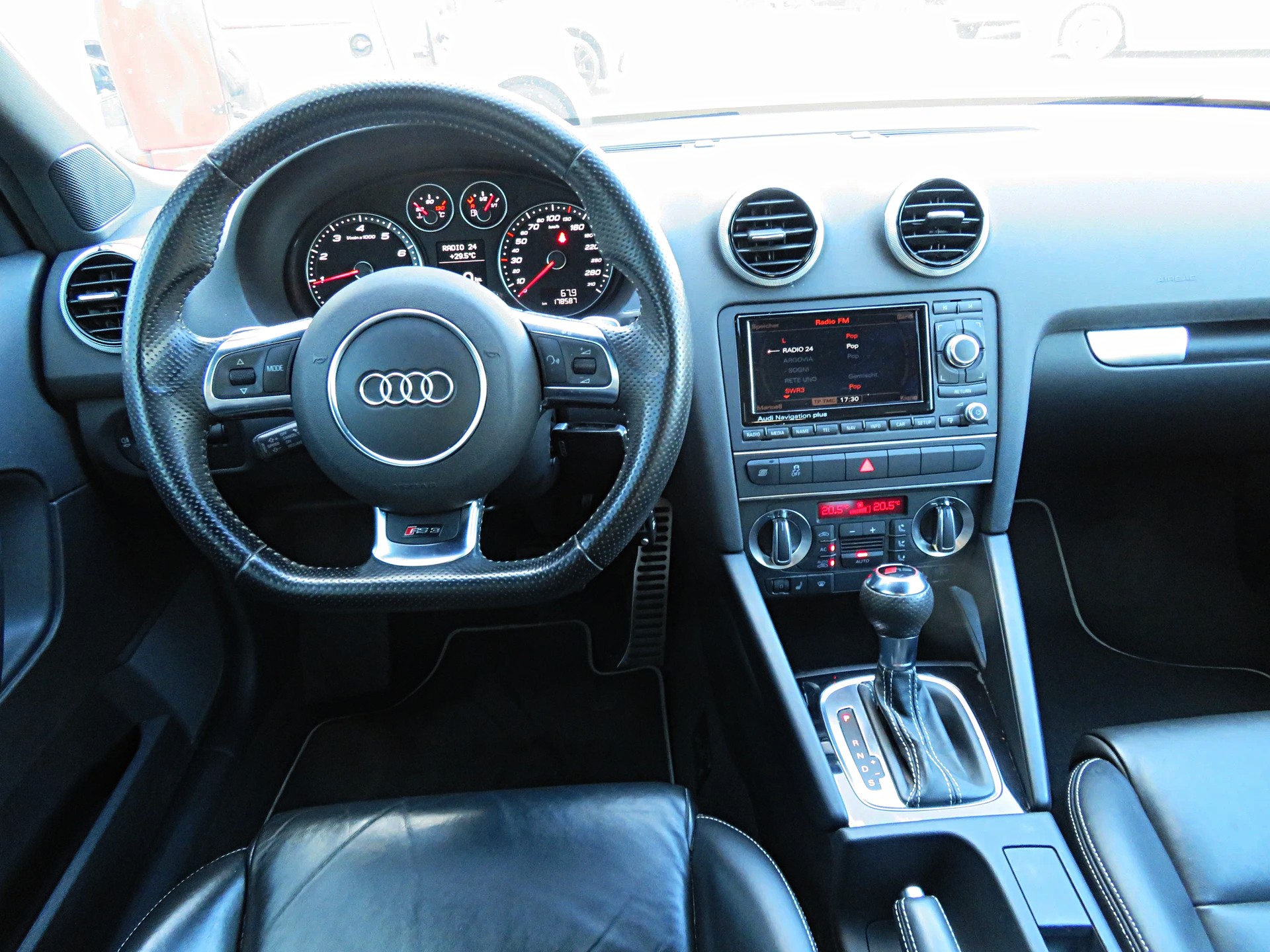 AUDI RS3 Sportback 2.5 TFSI quattro S-tronic-image-5