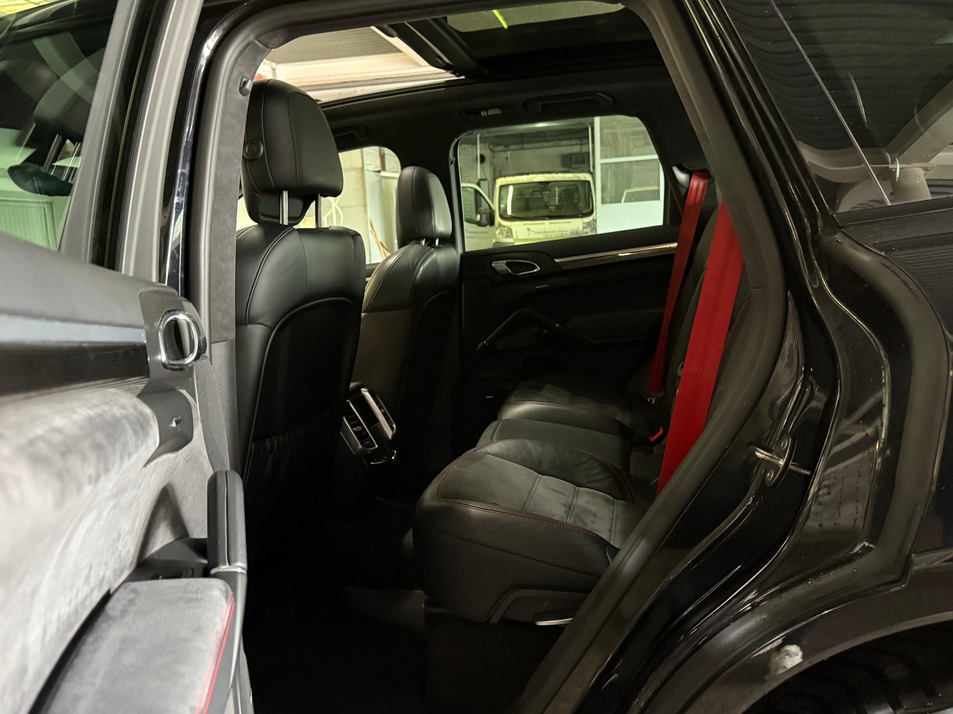 PORSCHE Cayenne GTS-image-11