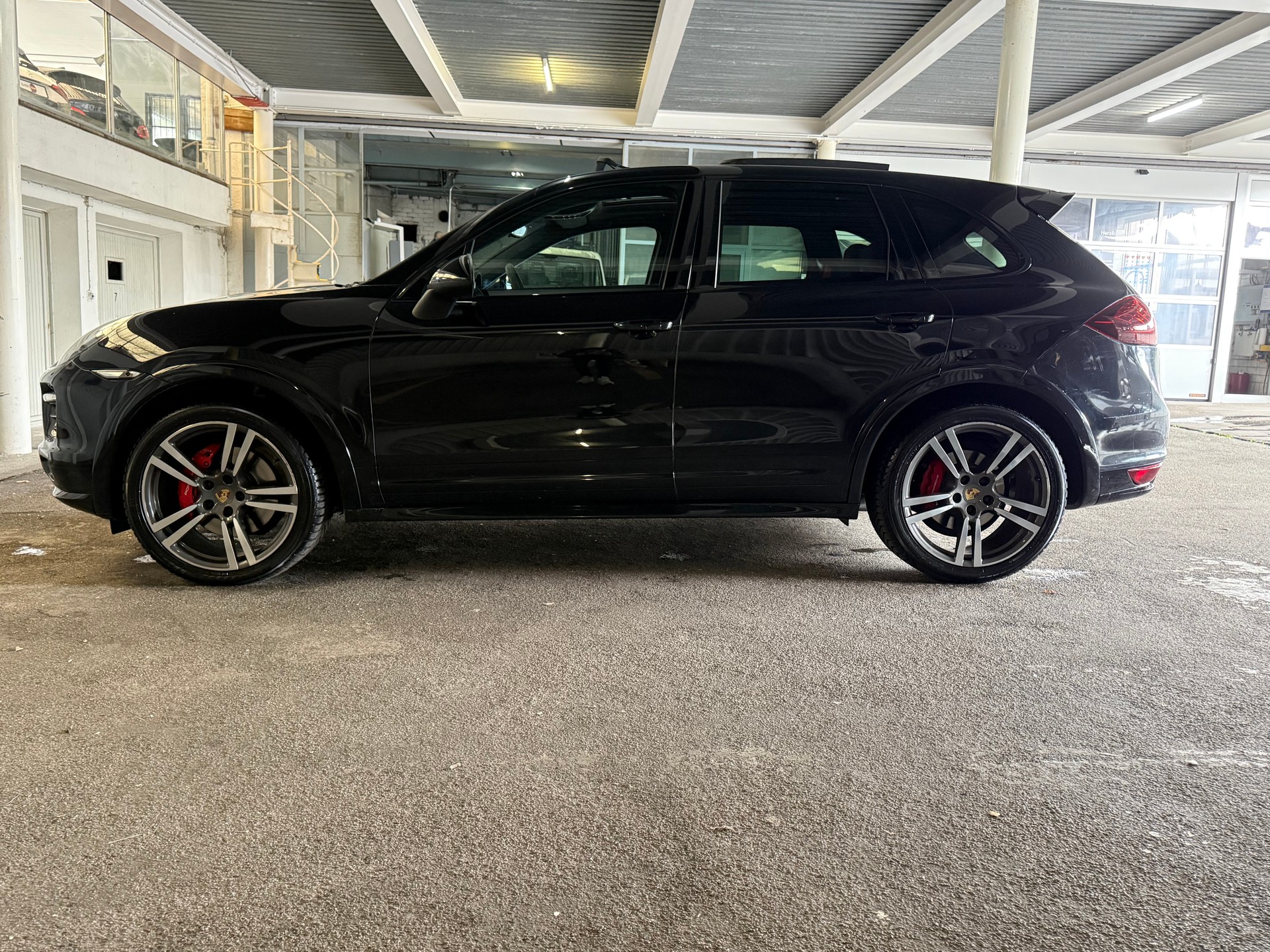 PORSCHE Cayenne GTS-image-2
