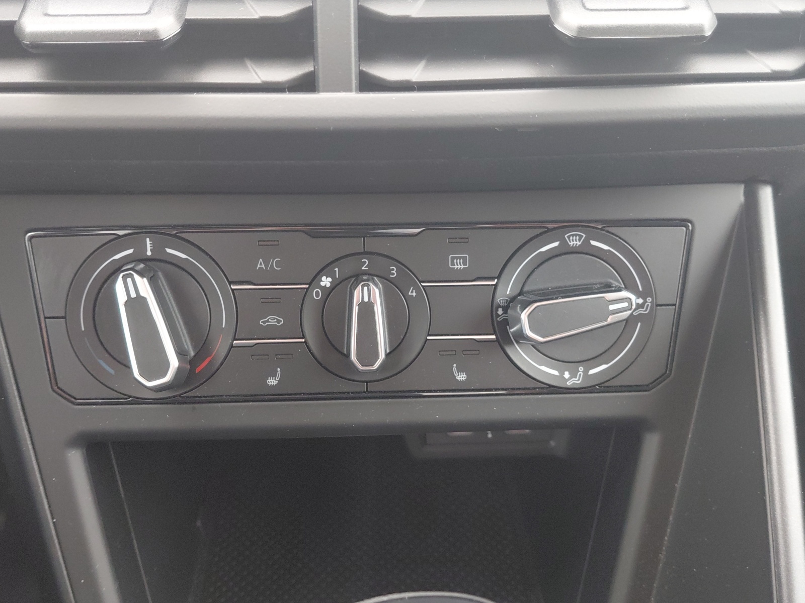 VW Polo 1.0 TSI Basis-image-14