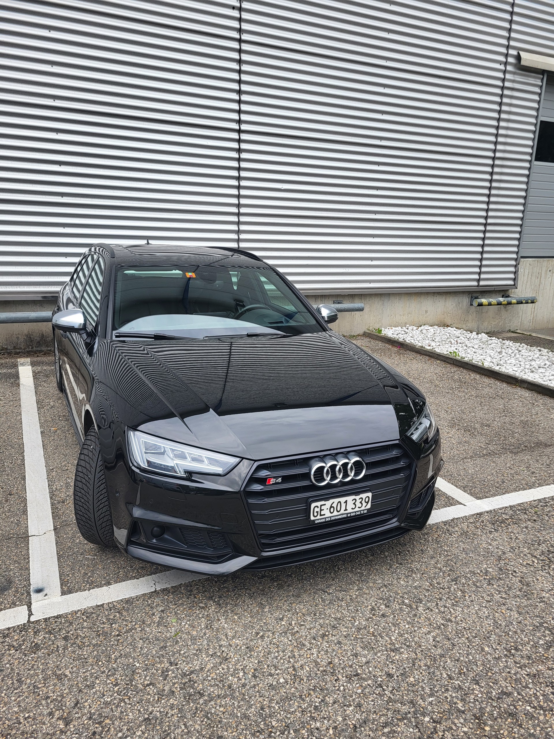 AUDI S4-image-1