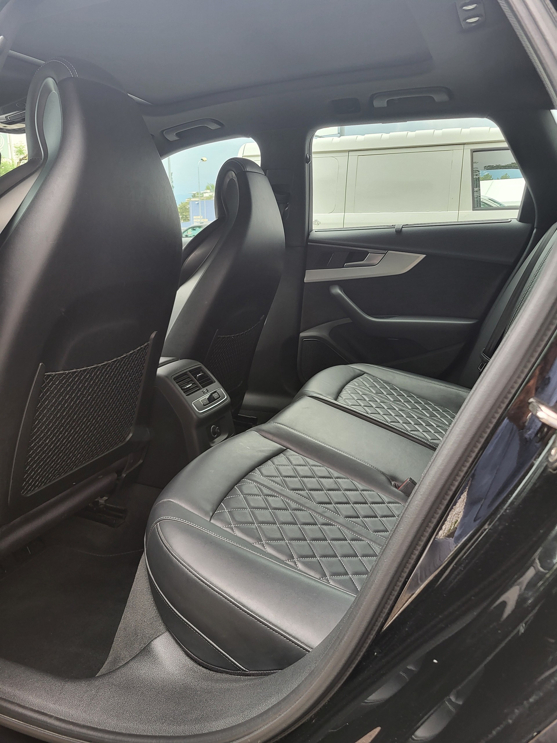 AUDI S4-image-4