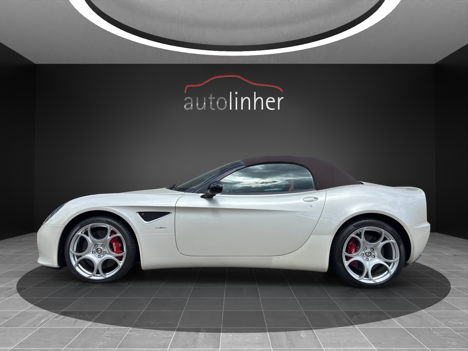 ALFA ROMEO 8C Spider-image-1