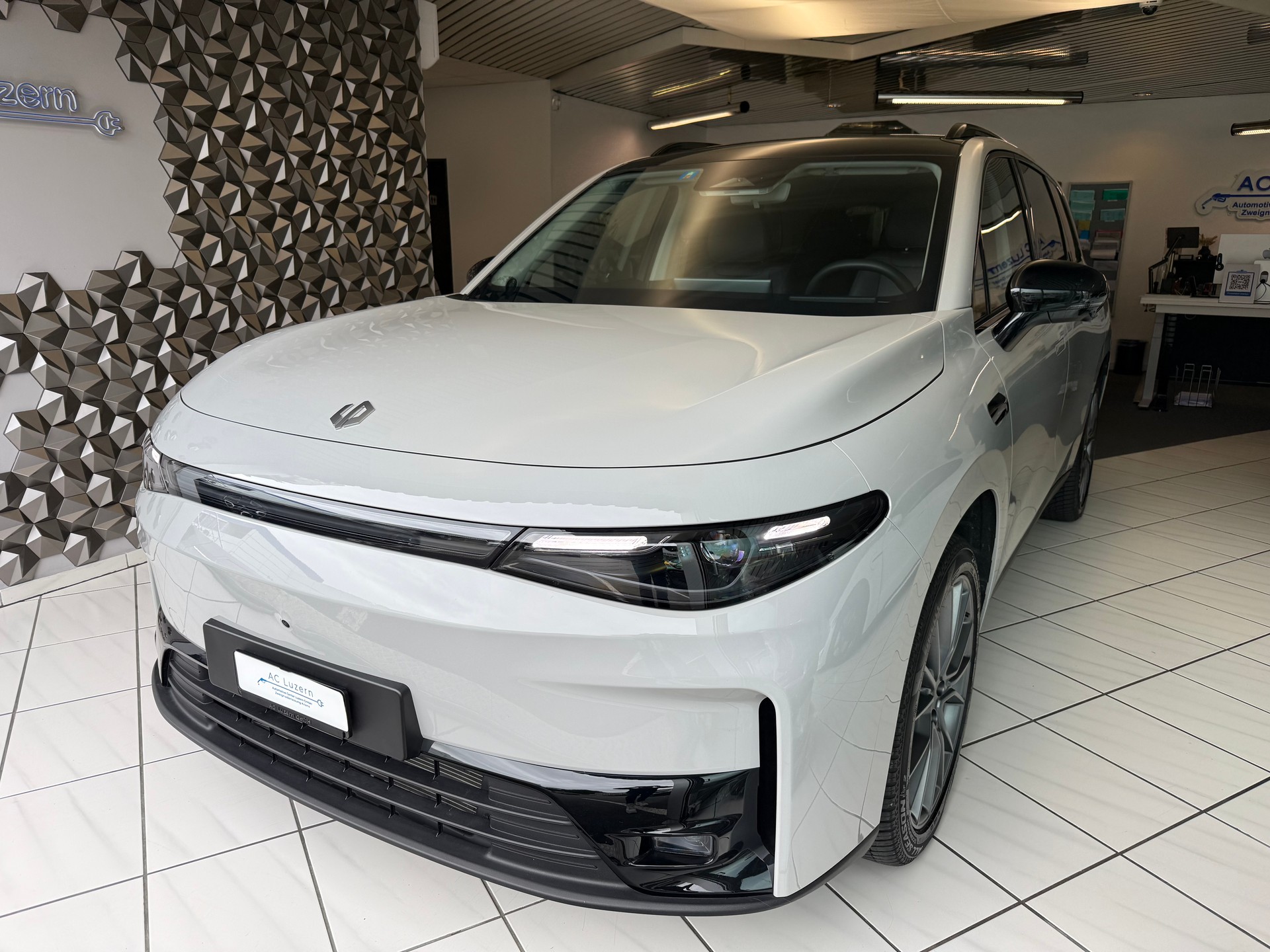 LEAPMOTOR C10 REEV 28kWh Design-image-0