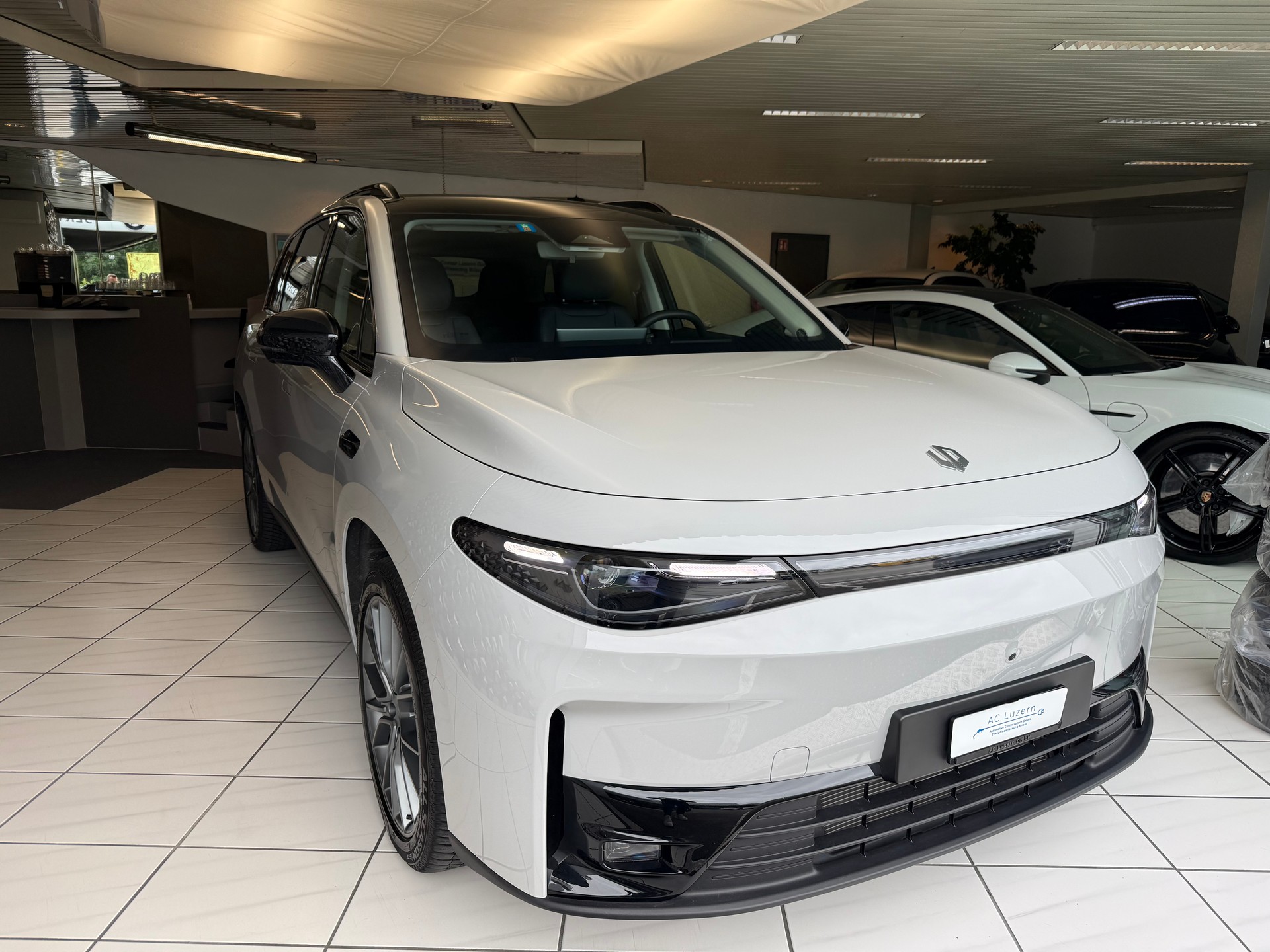 LEAPMOTOR C10 REEV 28kWh Design-image-3