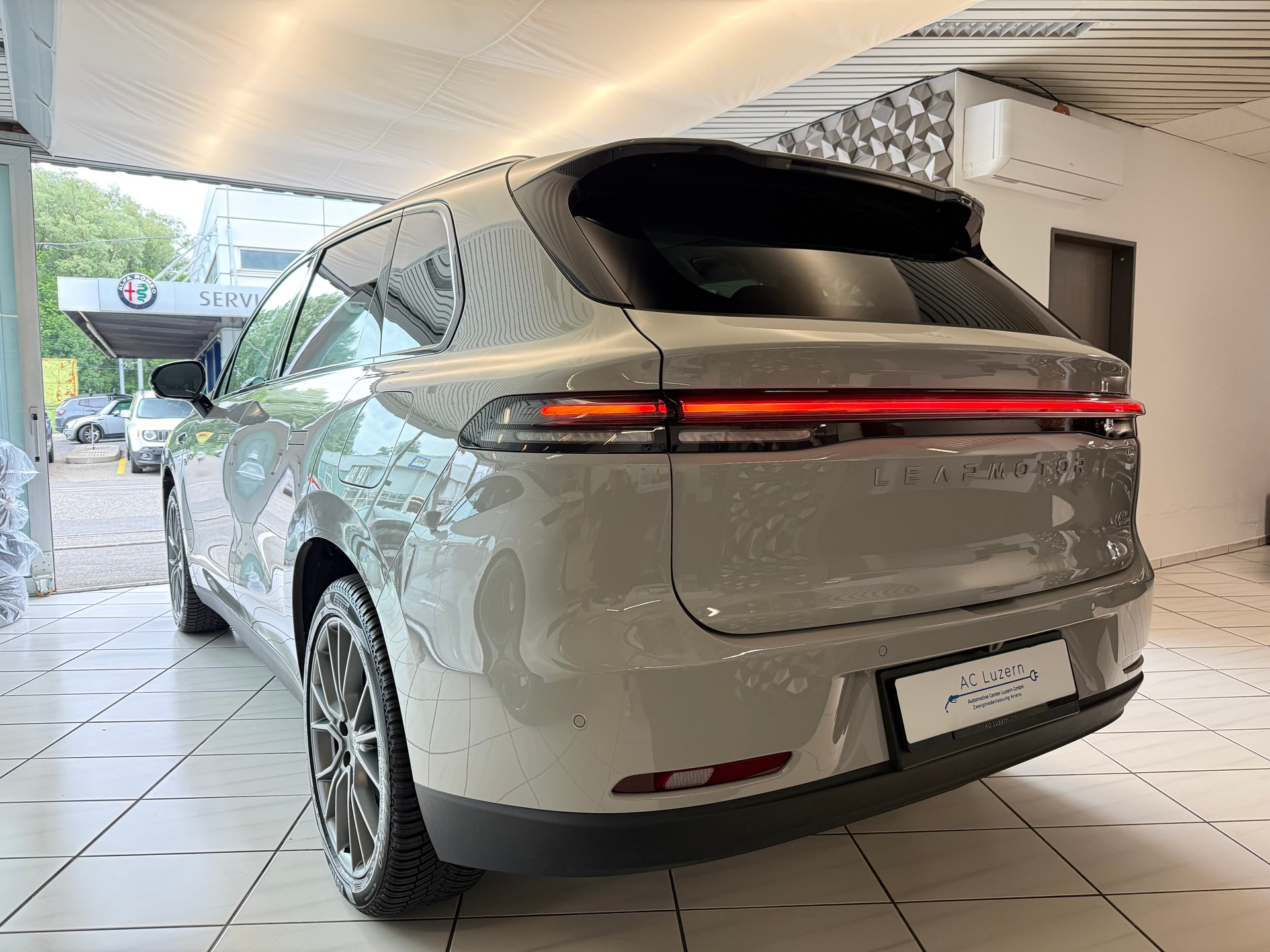 LEAPMOTOR C10 REEV 28kWh Design-image-1