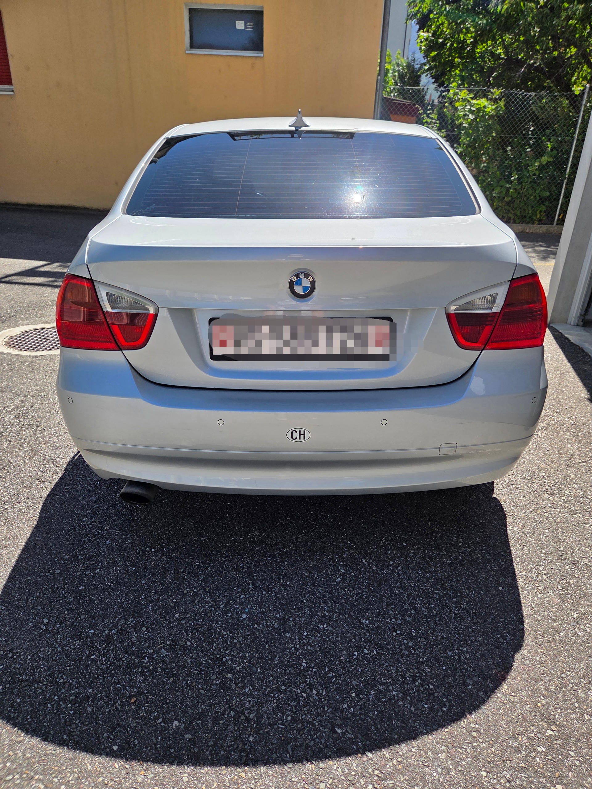 BMW 318d-image-3
